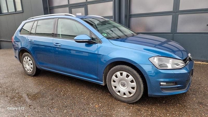Blau Gebraucht 2013 VW Golf VII Comfortline Kombi | 5.990 € (Superpreis) - Bild 1/4