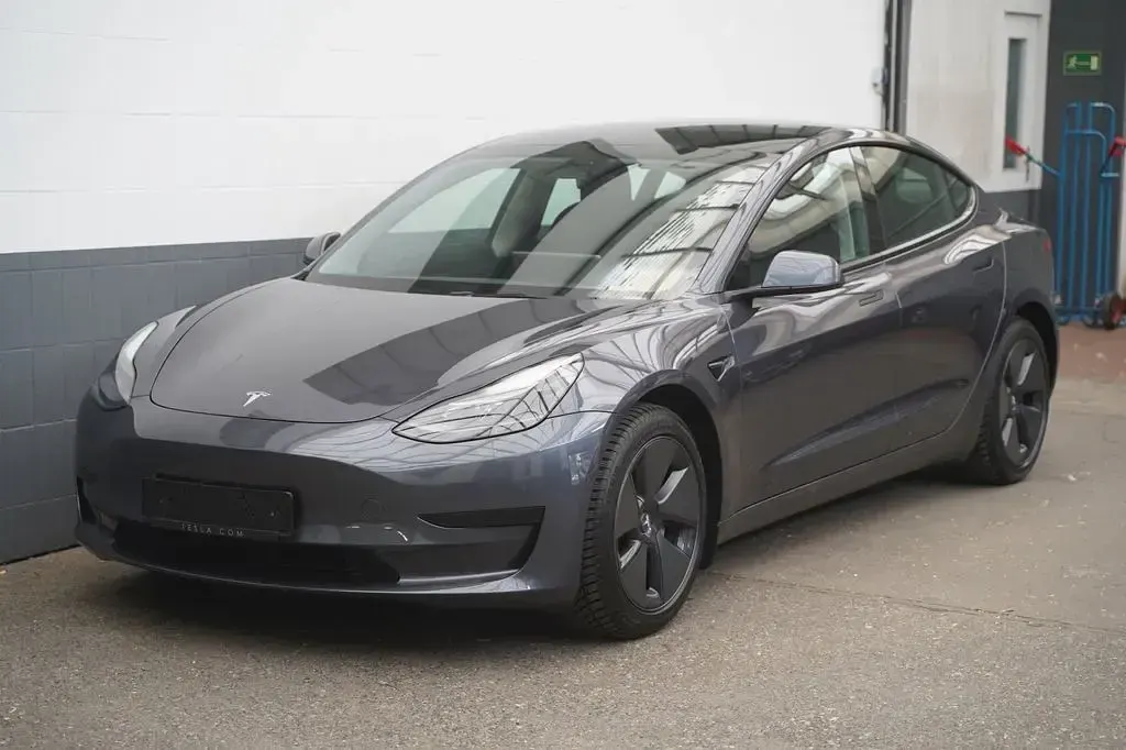 Käytetty Tesla Model 3 Standard Range 239 kW (325 HP) 2021 Harmaa Sedan