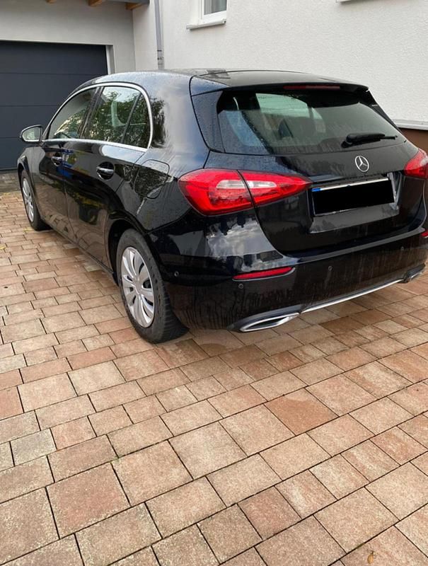 Gebraucht Mercedes A200 163 PS (119 kW) 2020 Schwarz Limousine
