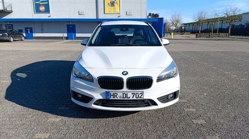 Weiß Gebraucht 2016 BMW 218 Gran Tourer Performance Van / Kleinbus | 13.000 € (Guter Preis) - Bild 1/4