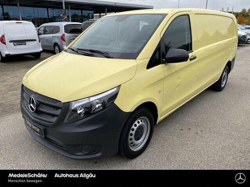 Gebraucht Mercedes Vito 163 PS (119 kW) 2023 Gelb Van