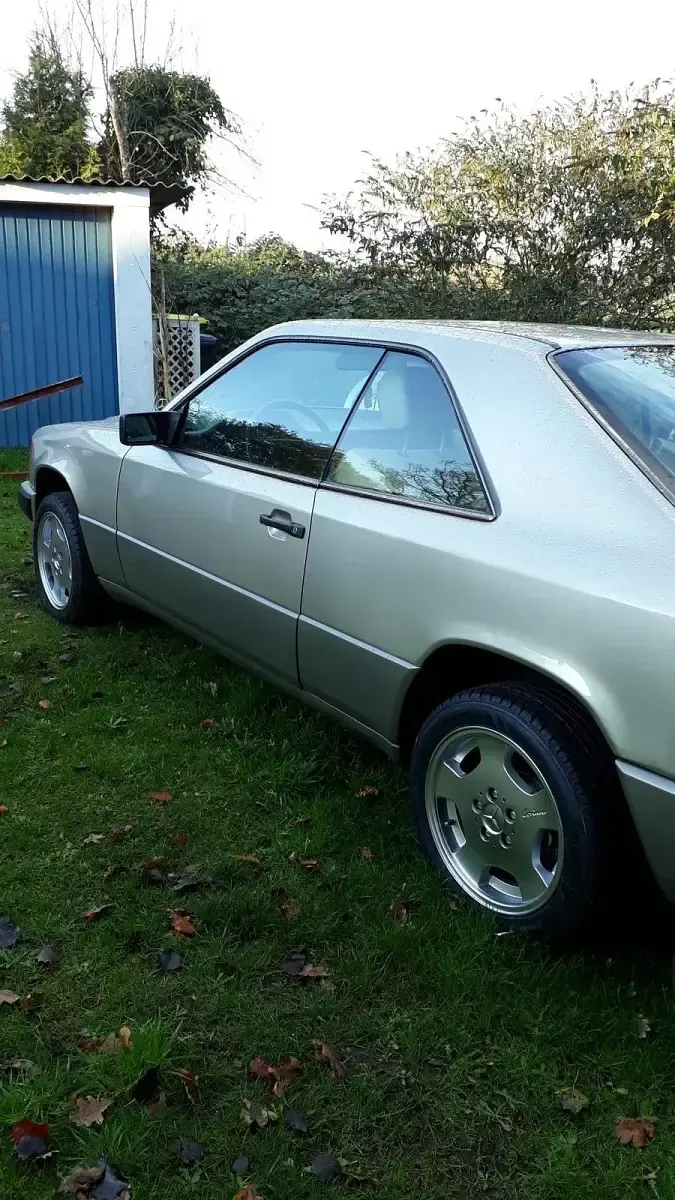 Gebraucht Mercedes E300 180 PS (132 kW) 1987 Andere farben Coupé