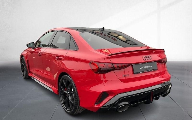 Neu Audi RS3 Sport 400 PS (294 kW) 2025 Progressivrot metallic Limousine