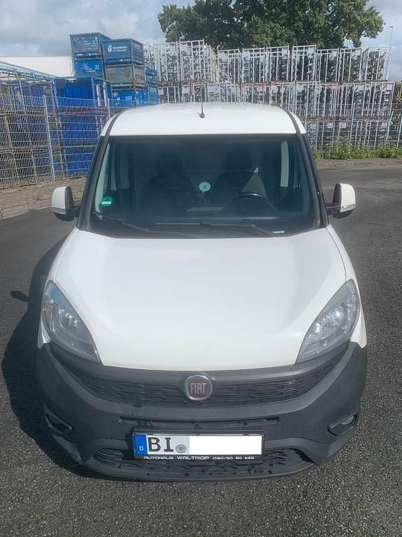 Weiß Gebraucht 2017 Fiat Doblò Van / Kleinbus | 4.999 € (Superpreis) - Bild 1/4