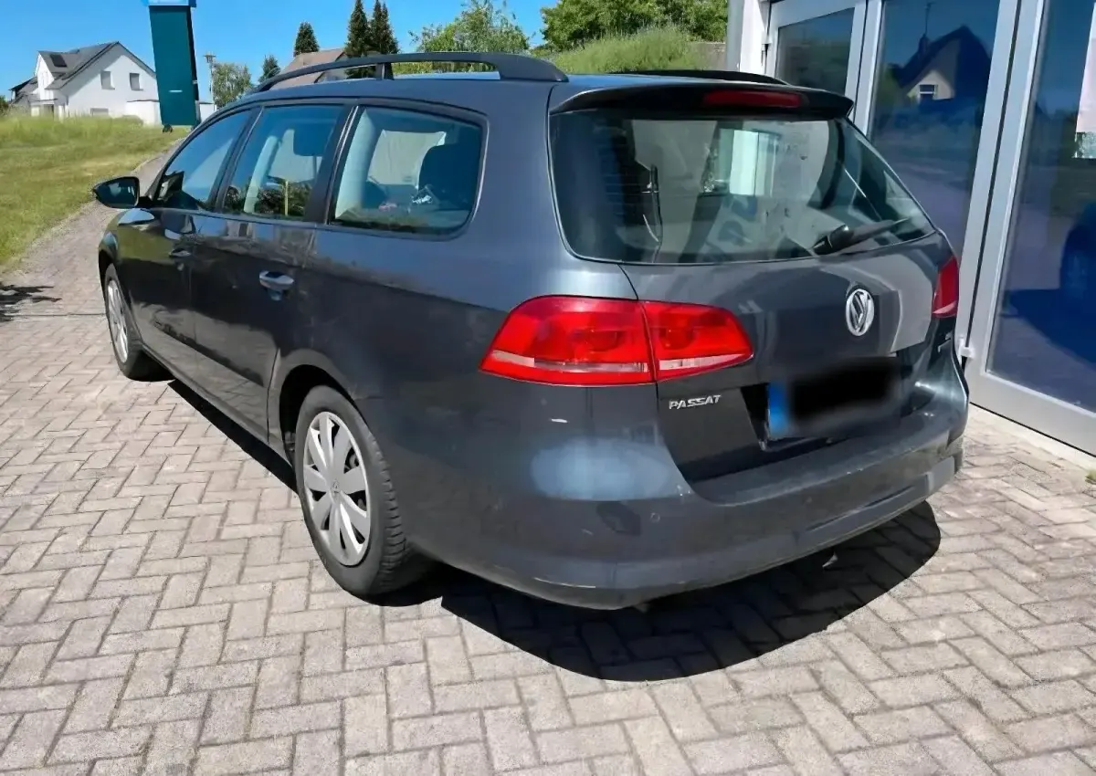 Gebraucht VW Passat 122 PS (89 kW) 2011 Grau Kombi