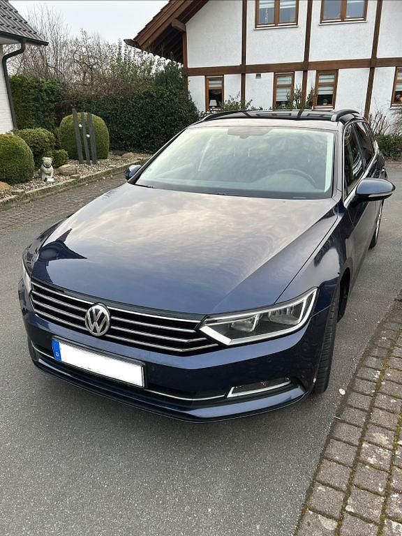 Gebraucht VW Passat Comfortline 150 PS (110 kW) 2016 Blau Kombi