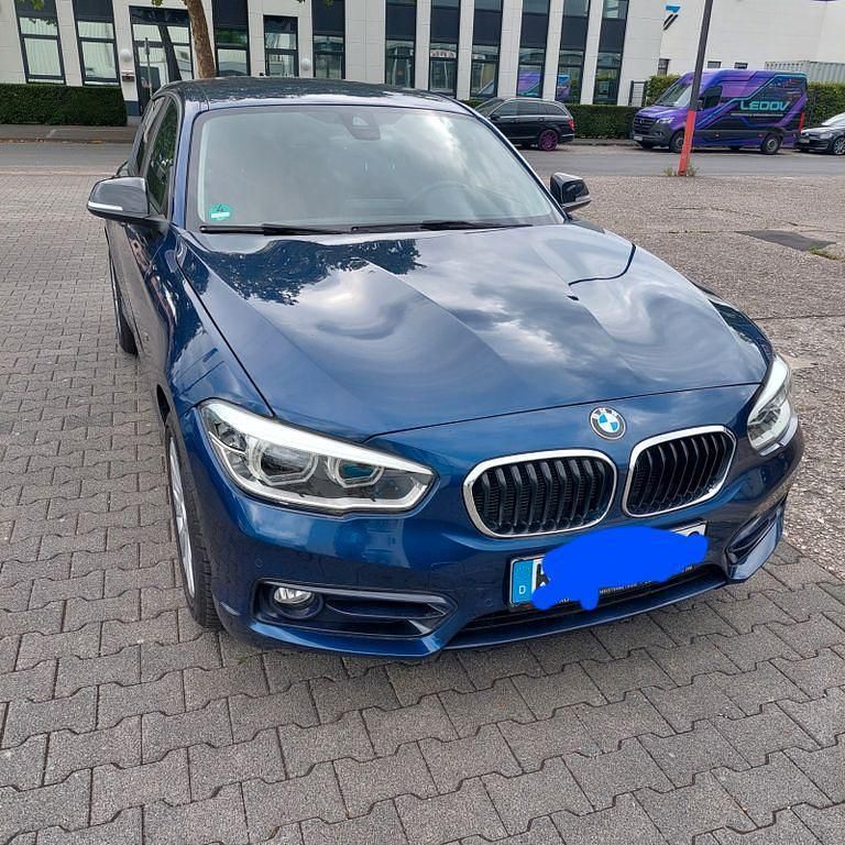 Blau Gebraucht 2017 BMW 118 Sport Line Kleinwagen | 13.500 € (Fairer Preis) - Bild 1/4