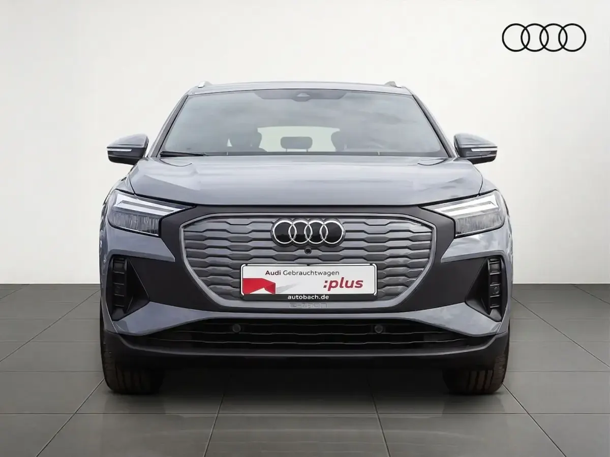 Używany Audi Q4 e-tron Basis 125 kW (170 KM) 2023 Szary SUV