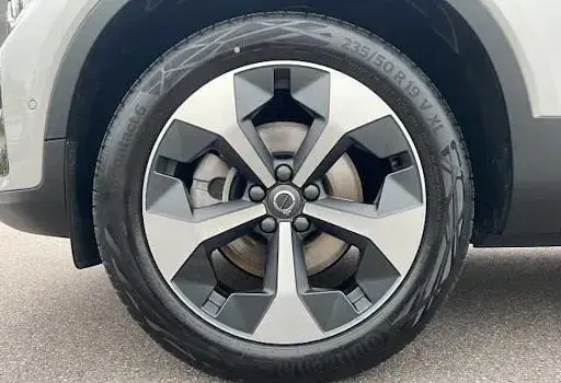 Gebraucht Volvo XC40 Plus 197 PS (144 kW) 2025 Silber SUV