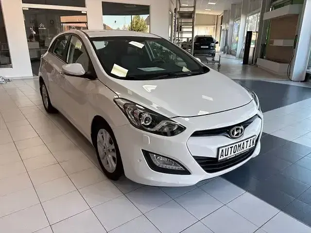 Gebraucht Hyundai i30 Style 135 PS (99 kW) 2012 Weiß Limousine
