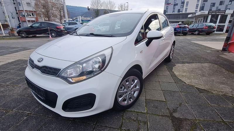 Weiß Gebraucht 2014 Kia Rio Edition 7 Limousine | 5.750 € (Fairer Preis) - Bild 1/4
