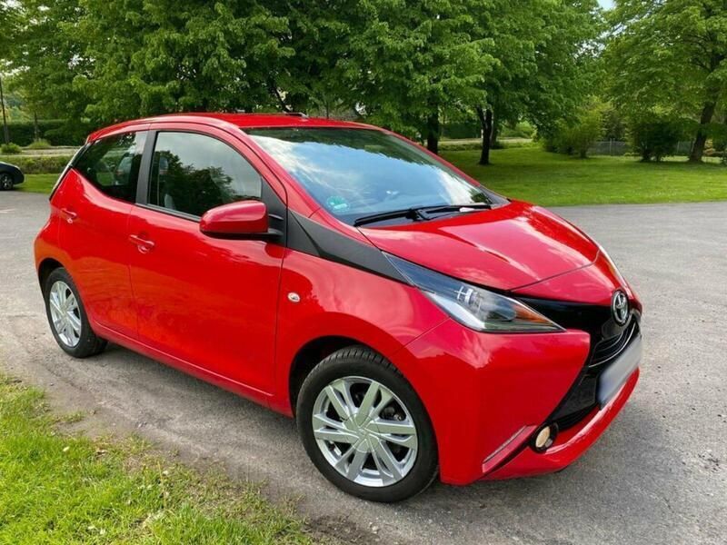 Rot Gebraucht 2017 Toyota Aygo X-play Kleinwagen | 6.900 € (Guter Preis) - Bild 1/4