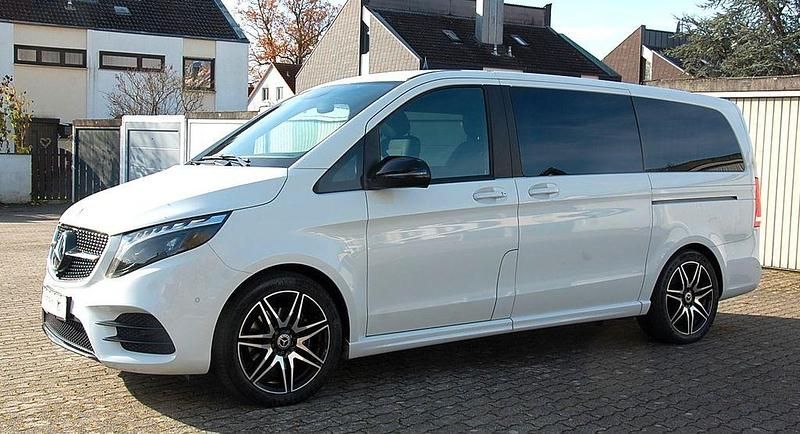 Bergkristallweiß Gebraucht 2023 Mercedes V300 AMG Van / Kleinbus | 59.800 € (Fairer Preis) - Bild 1/4