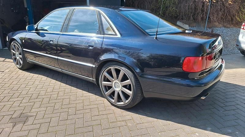 Second-hand Audi S8 340 CP (250 kW) 1997 Albastru Berlinǎ