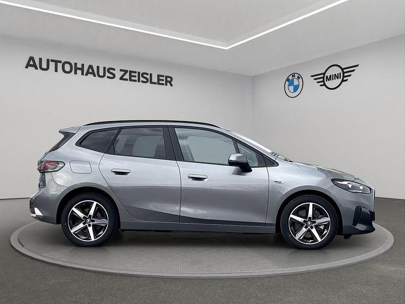 Gebraucht BMW 230e Active Tourer 150 PS (110 kW) 2023 Skyscraper grau Van / Kleinbus