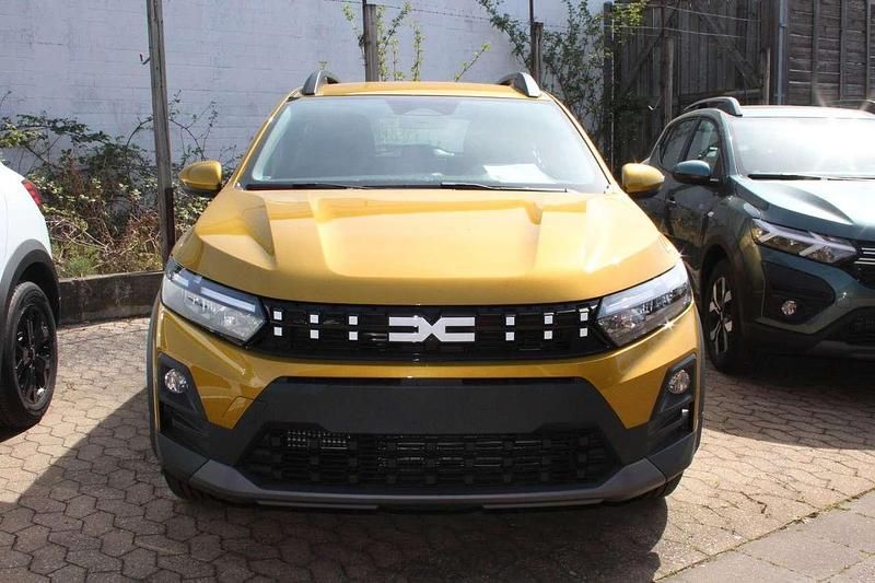 Neu Dacia Sandero Expression 110 PS (80 kW) 2026 Amber yellow Kleinwagen