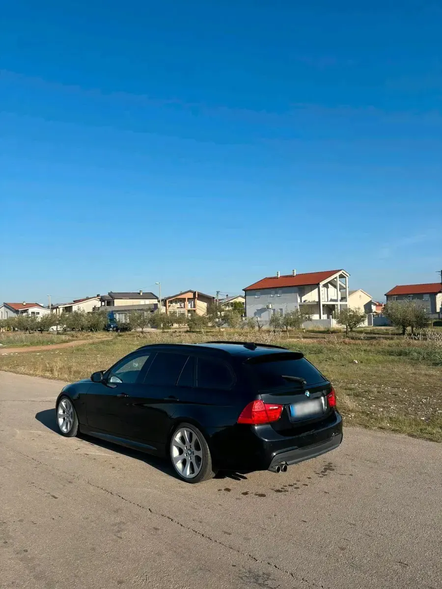 Gebraucht BMW 325 M Sport 335 PS (246 kW) 2011 Schwarz Kombi