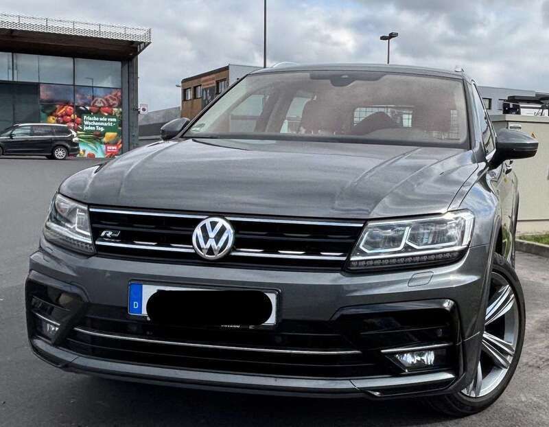 Grau Gebraucht 2018 VW Tiguan Highline SUV | 16.500 € (Superpreis) - Bild 1/4