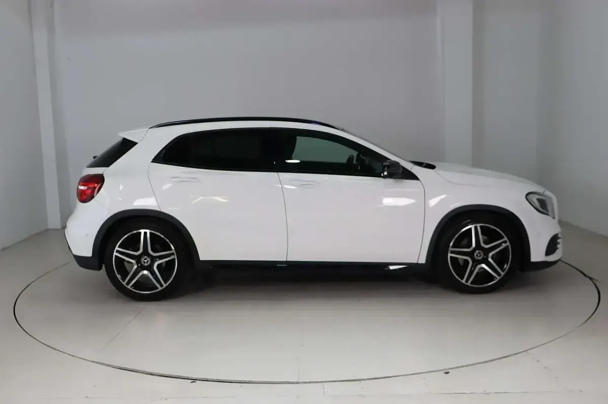Gebraucht Mercedes GLA220 AMG line 170 PS (125 kW) 2018 Weiß SUV