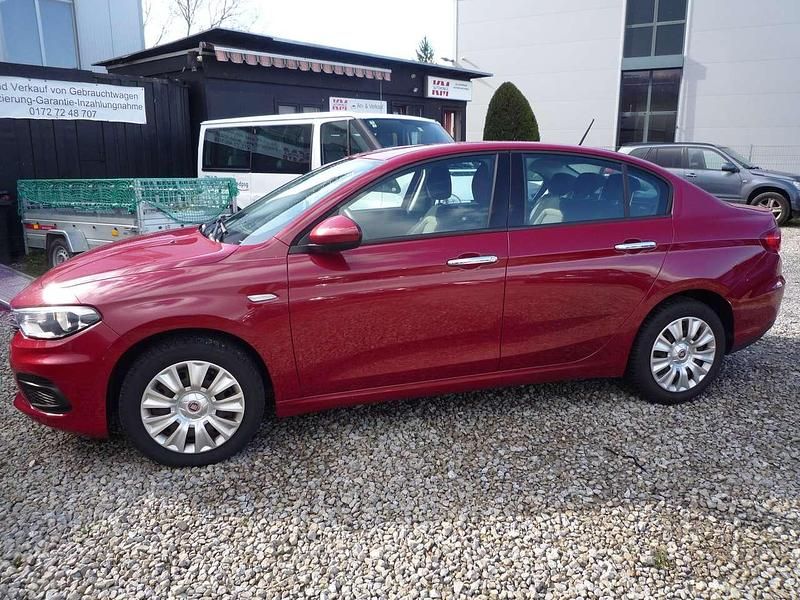 Gebraucht Fiat Tipo Easy 120 PS (88 kW) 2016 Rot Limousine