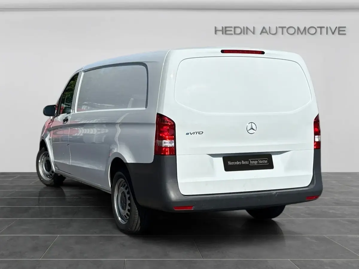 Gebraucht Mercedes e-Vito 62 kW (85 PS) 2022 Arktikweiß Van