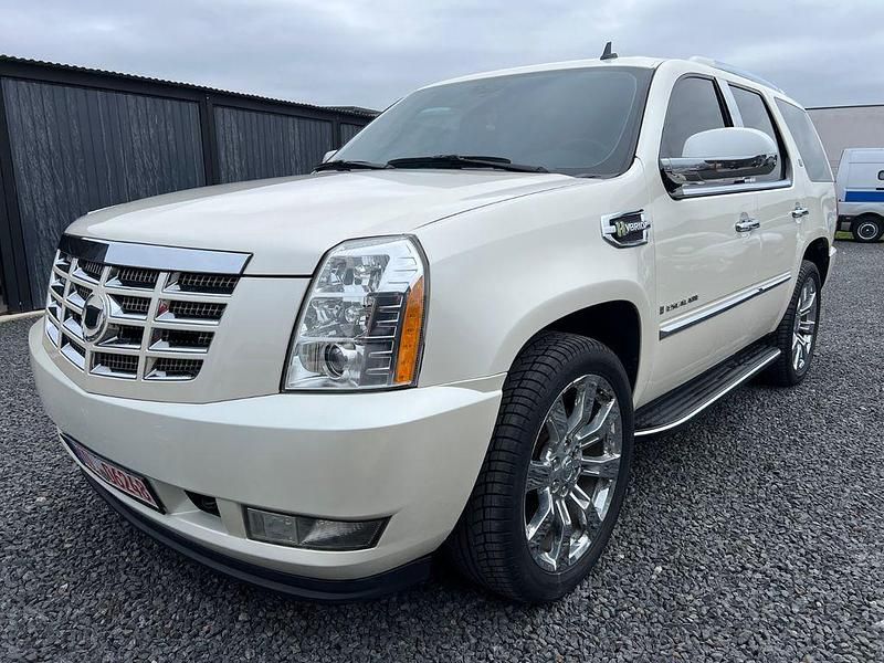 Weiß Gebraucht 2010 Cadillac Escalade SUV | 19.992 € - Bild 1/4