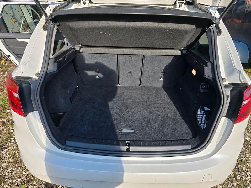 Używany BMW 218 Active Tourer 150 KM (110 kW) 2014 Biały Minivan