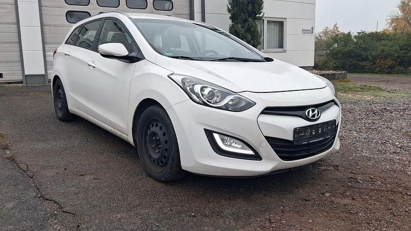 Weiß Gebraucht 2014 Hyundai i30 Edition Kombi | 3.500 € (Superpreis) - Bild 1/4