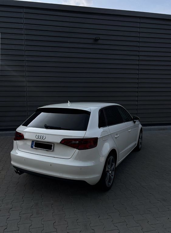 Weiß Gebraucht 2013 Audi A3 Sportback Ambition Limousine | 14.350 € (Etwas zu teuer) - Bild 1/4
