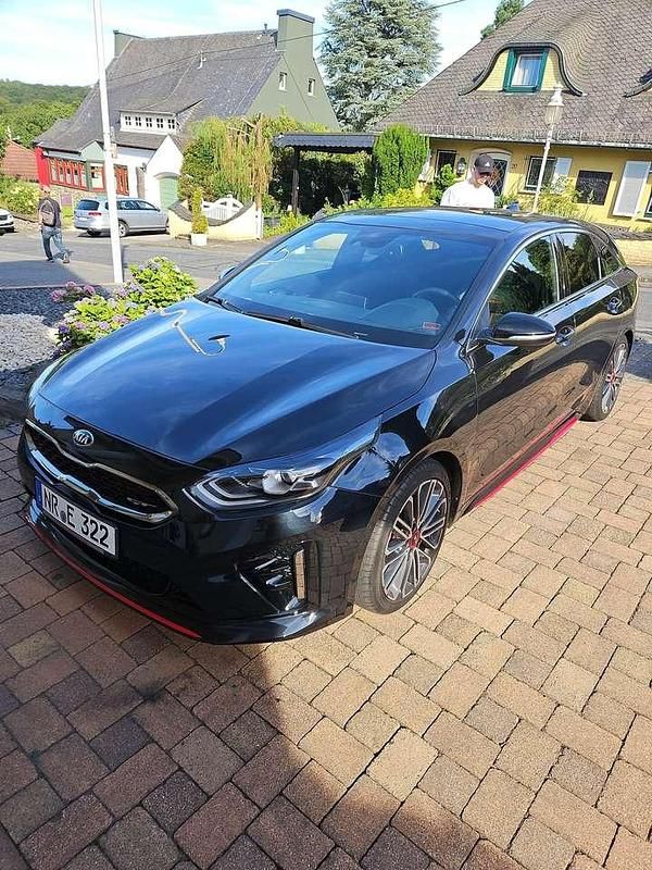 Schwarz Gebraucht 2019 Kia ProCeed GT Sport Kleinwagen | 21.400 € (Etwas zu teuer) - Bild 1/4