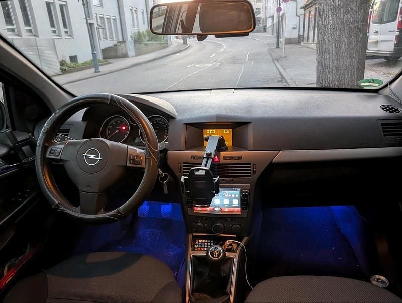 Gebraucht Opel Astra 105 PS (77 kW) 2006 Schwarz Kleinwagen