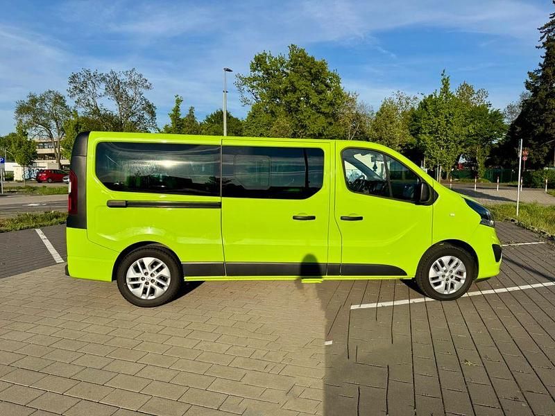 Gebraucht Opel Vivaro 145 PS (106 kW) 2017 Grün Van / Kleinbus