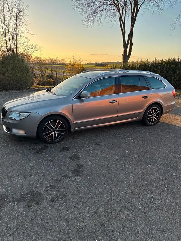 Gebraucht Skoda Superb 160 PS (117 kW) 2010 Braun Kombi