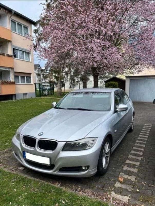 Second-hand BMW 318 143 CP (105 kW) 2009 Argintiu Berlinǎ