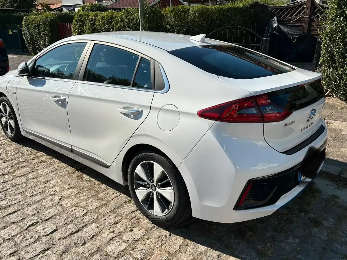 Gebraucht Hyundai Ioniq Premium 147 PS (108 kW) 2018 Weiß Kleinwagen