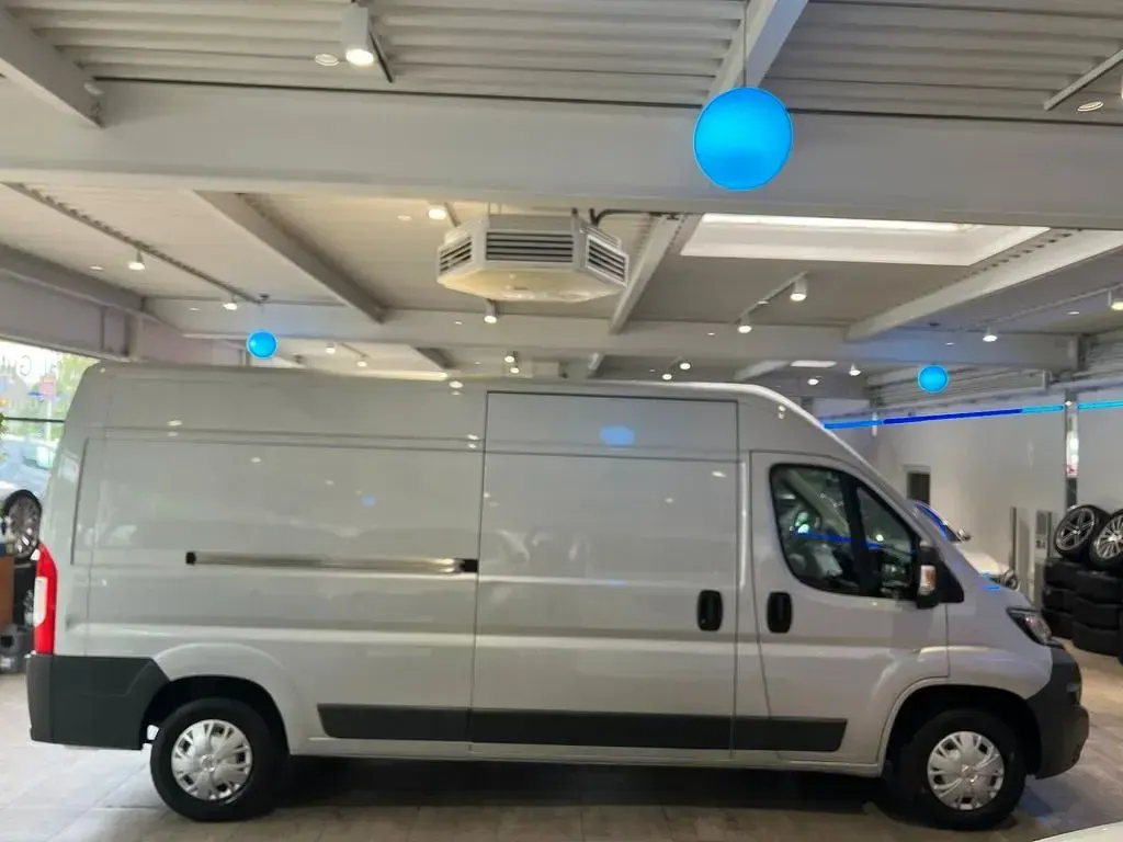 Gebraucht Peugeot Boxer 131 PS (96 kW) 2017 Silber Van