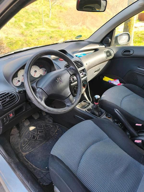 Gebraucht Peugeot 206 75 PS (55 kW) 2005 Silber Kleinwagen