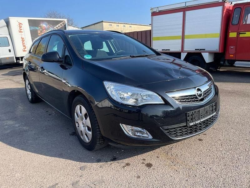 Gebraucht Opel Astra Edition 140 PS (102 kW) 2011 Schwarz Kombi