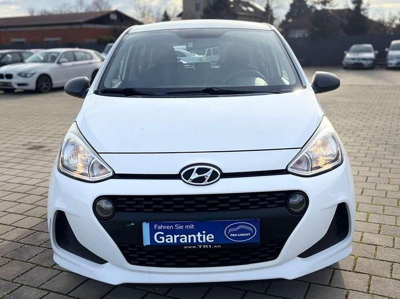 Weiss Gebraucht 2017 Hyundai i10 Trend Kleinwagen | 8.790 € (Guter Preis) - Bild 1/4