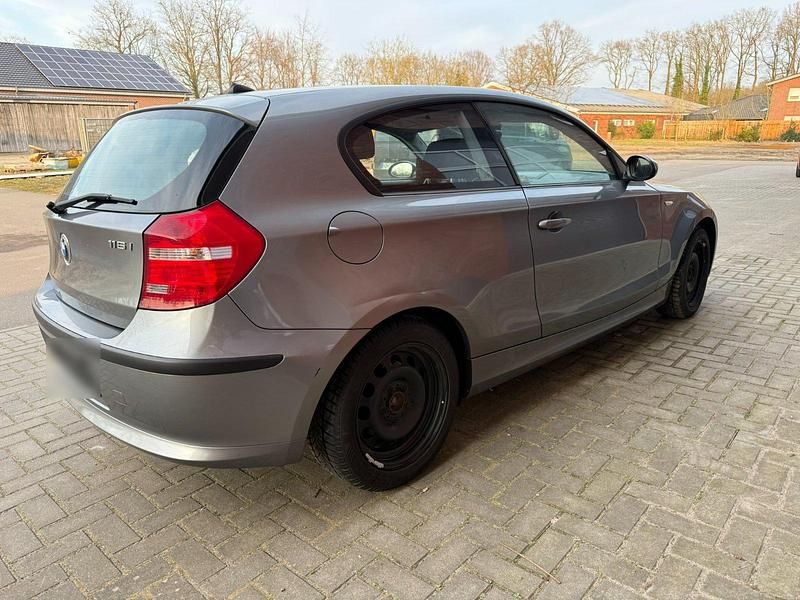 Gebraucht BMW 116 122 PS (89 kW) 2009 Grau Kleinwagen