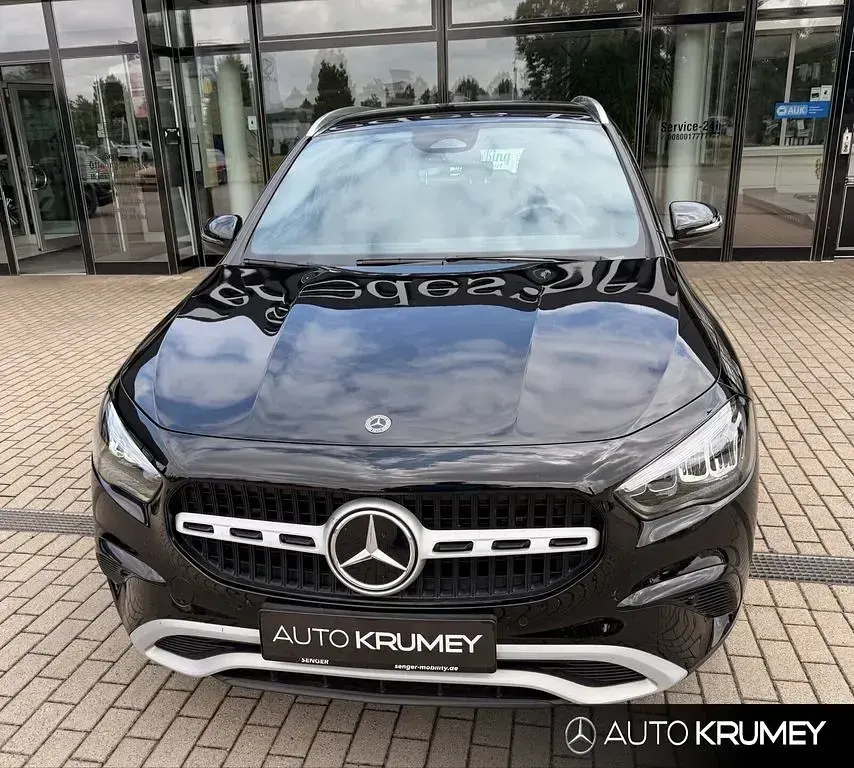 Gebraucht Mercedes GLA200 163 PS (119 kW) 2024 Schwarz SUV