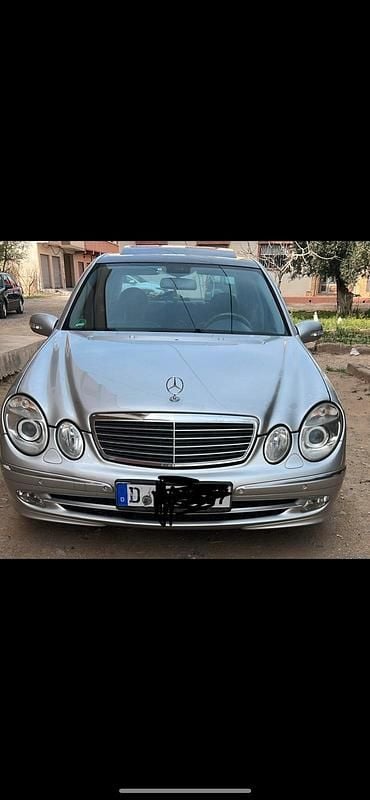 Silber Gebraucht 2003 Mercedes E270 Avantgarde Limousine | 2.299 € (Guter Preis) - Bild 1/4