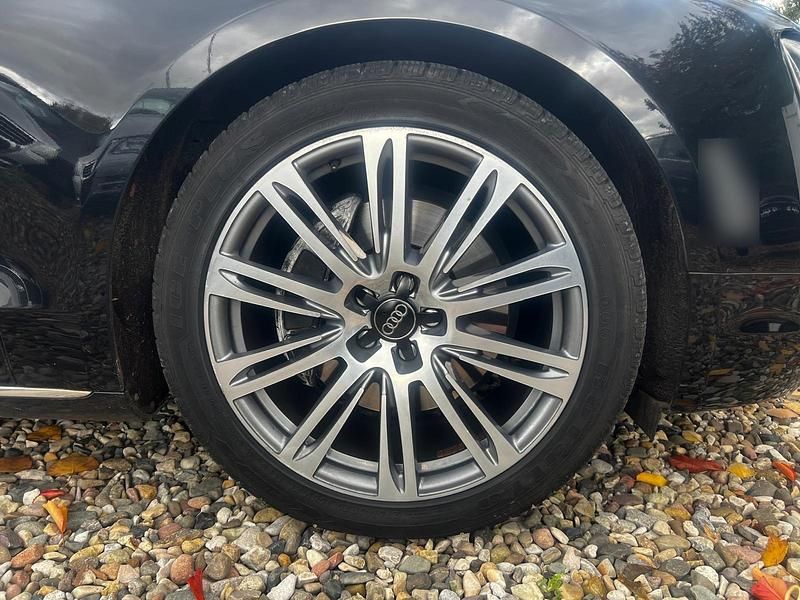 Second-hand Audi A8 250 CP (183 kW) 2011 Negru Berlinǎ