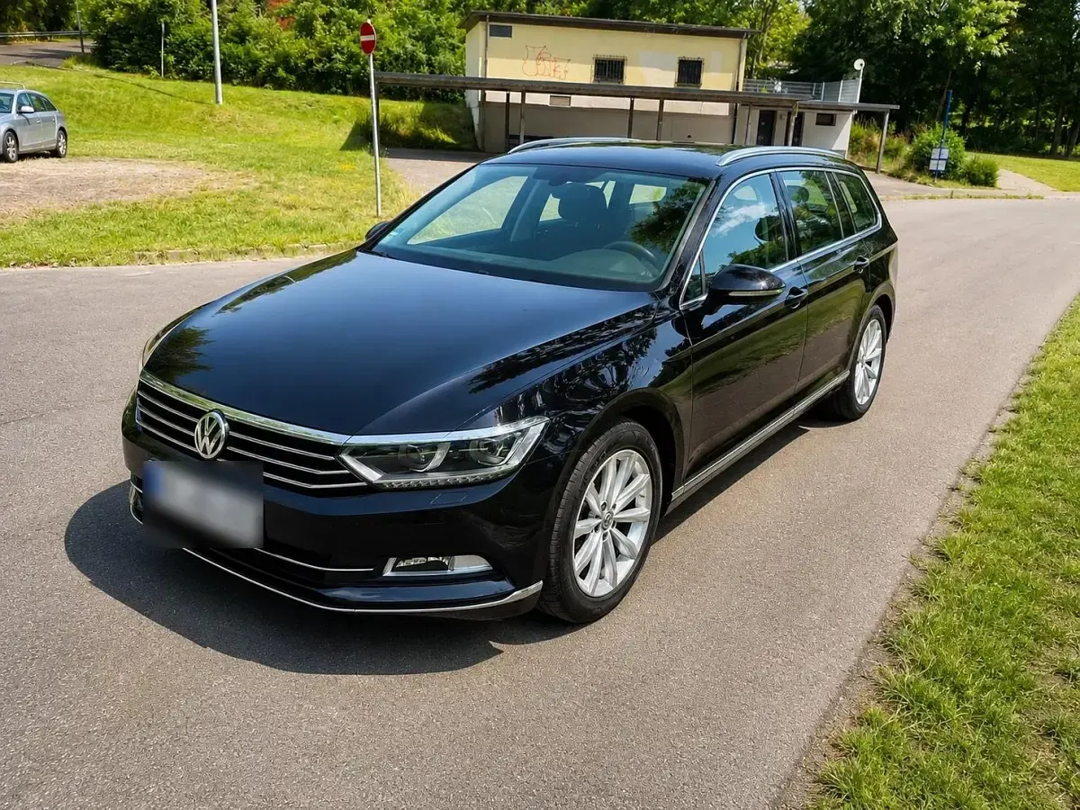 Gebraucht VW Passat Highline 150 PS (110 kW) 2018 Schwarz Kombi