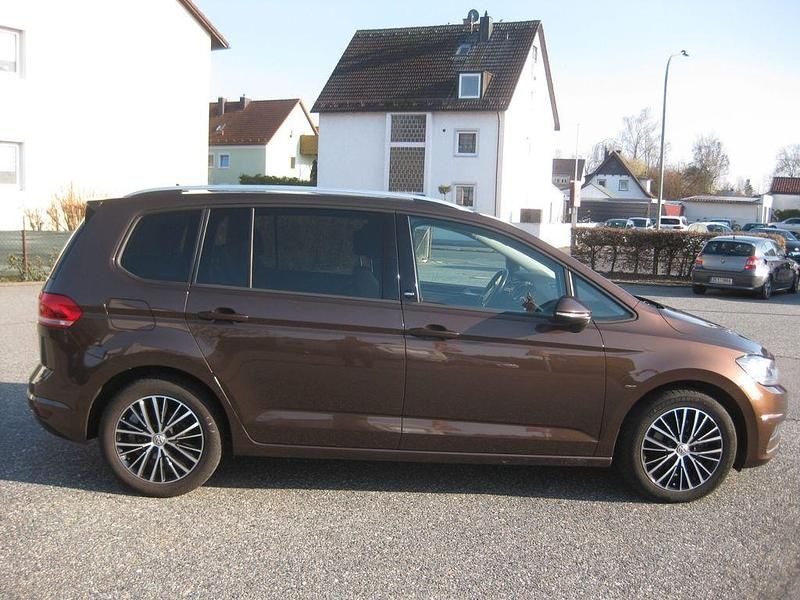 Gebraucht VW Touran Sound 116 PS (85 kW) 2018 Braun Van / Kleinbus