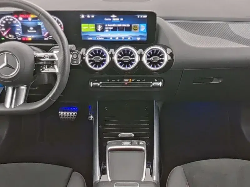 Gebraucht Mercedes GLA200 Advanced Plus 163 PS (119 kW) 2025 Silber SUV