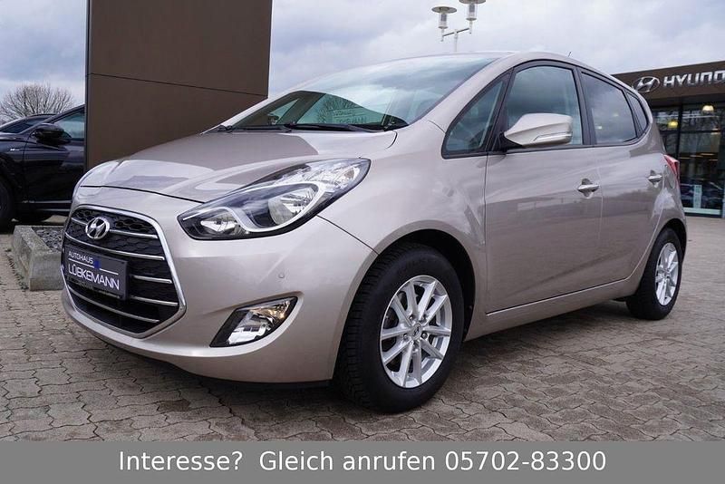 Gebraucht Hyundai i20 Space Plus 125 PS (91 kW) 2018 Gold Van / Kleinbus