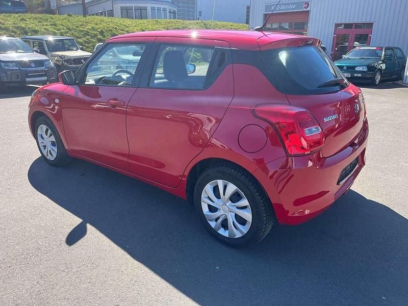 Gebraucht Suzuki Swift Basic 90 PS (66 kW) 2021 Rot Kleinwagen