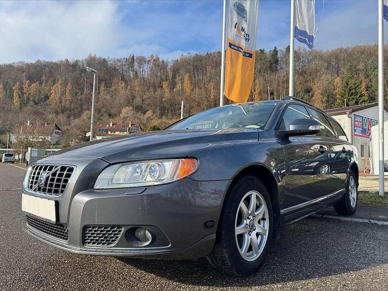 Titanium grey pearl / metallic Gebraucht 2009 Volvo V70 Momentum Kombi | 4.890 € (Guter Preis) - Bild 1/4