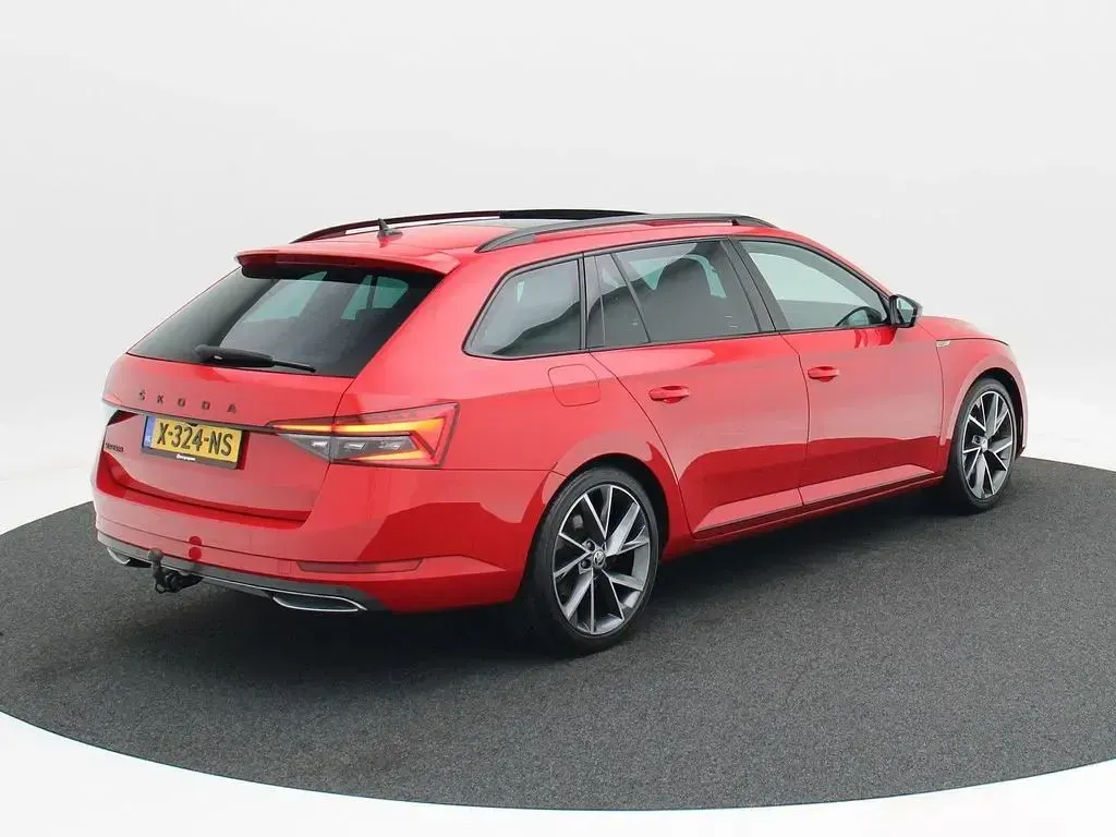 Gebraucht Skoda Superb SportLine 150 PS (110 kW) 2024 Rot Kombi